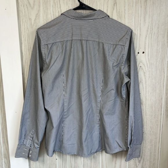 The Limited Essential Shirt Large long sleeve button up blouse grey stripes - Picture 7 of 7